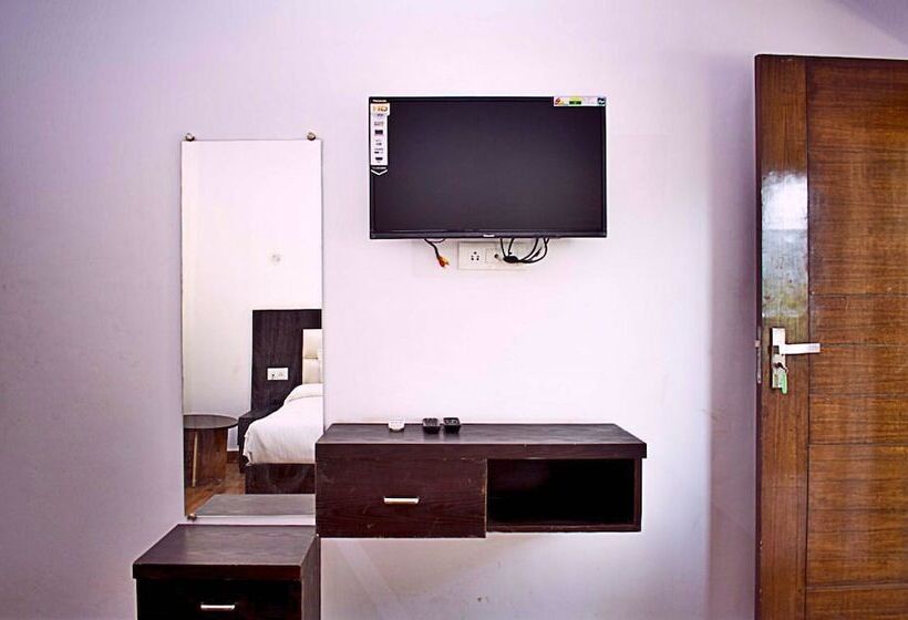 בית מלון כפרי Neer Buddha