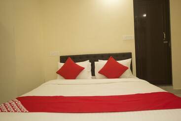 هتل Silver Crescent By Oyo Rooms