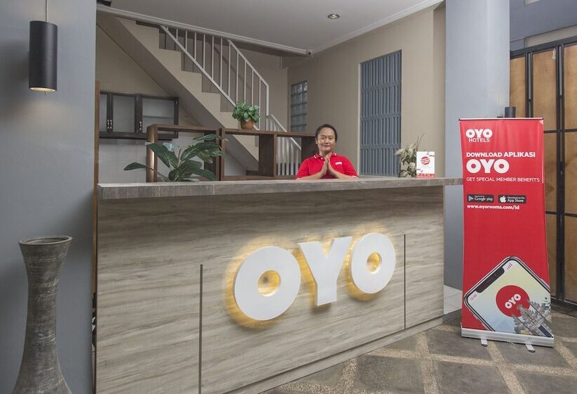 هتل Irooms Homestay By Oyo Rooms