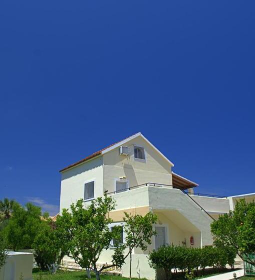 ホテル Tondoris Apartments
