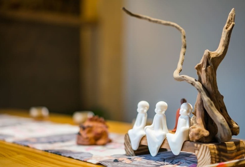 پانسیون Floral Joy Cat