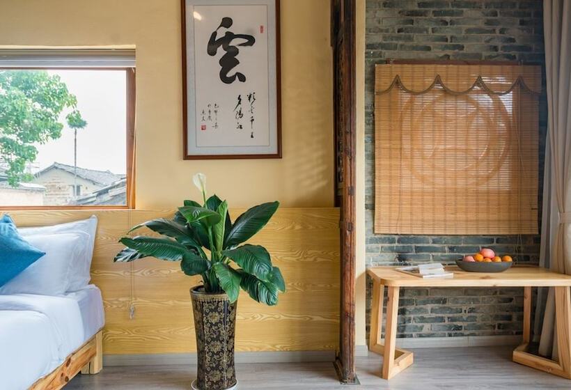 پانسیون Floral Joy Cat