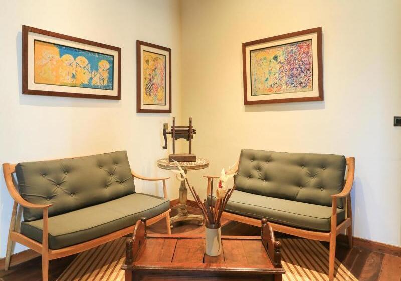 تختخواب و صبحانه Diatas By Art Cafe Bumbu Bali