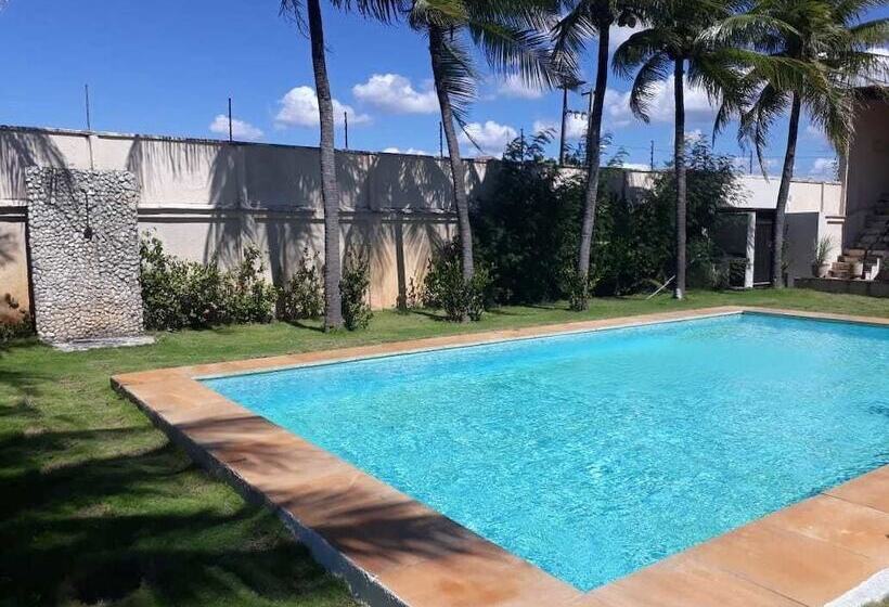 مسافرخانه Pousada Beach House