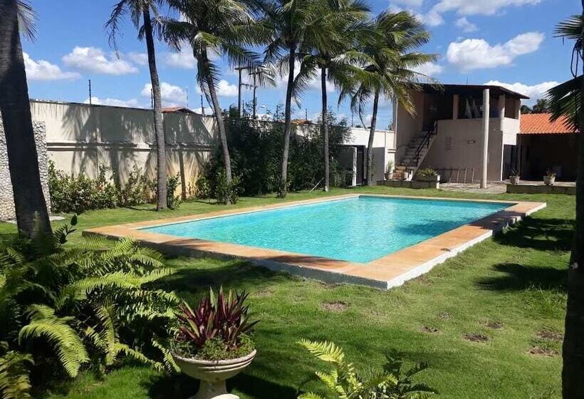 مسافرخانه Pousada Beach House