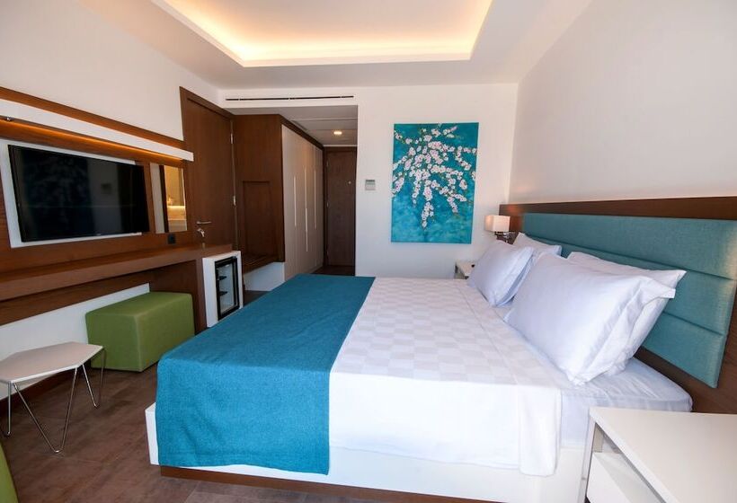 Acroter Hotel & Spa