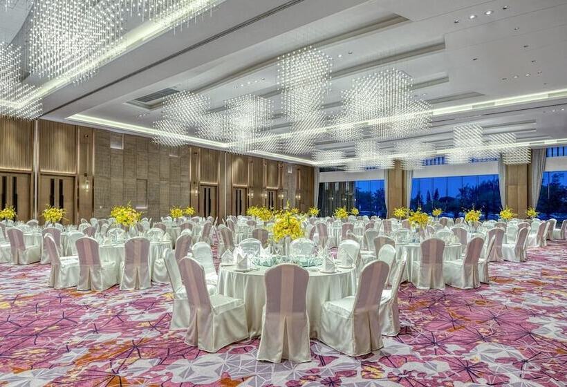 هتل Crowne Plaza Beihai Silver Beach, An Ihg