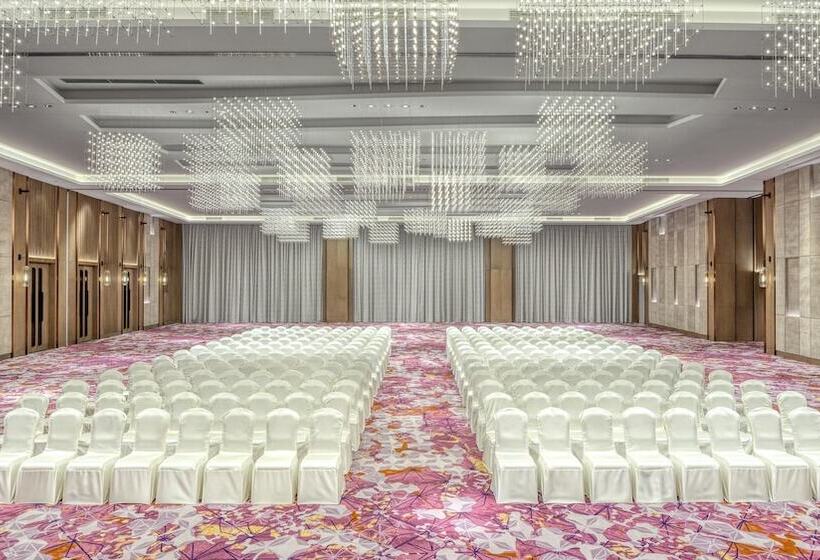 هتل Crowne Plaza Beihai Silver Beach, An Ihg