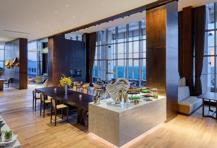 هتل Crowne Plaza Beihai Silver Beach