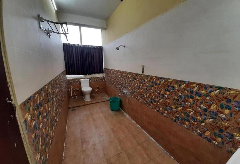 هتل Daisey Dee Homestay