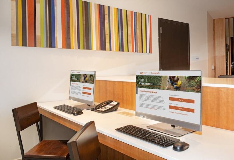 בית מלון כפרי Holiday Inn Express & Suites   Ely, An Ihg