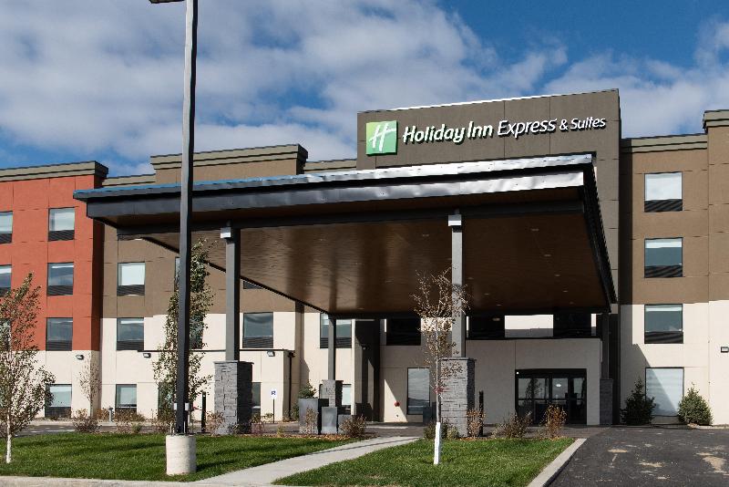 هتل Holiday Inn Express & Suites   North Battleford, An Ihg