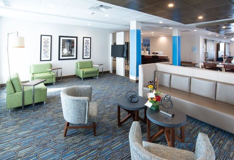هتل Holiday Inn Express & Suites   North Battleford, An Ihg