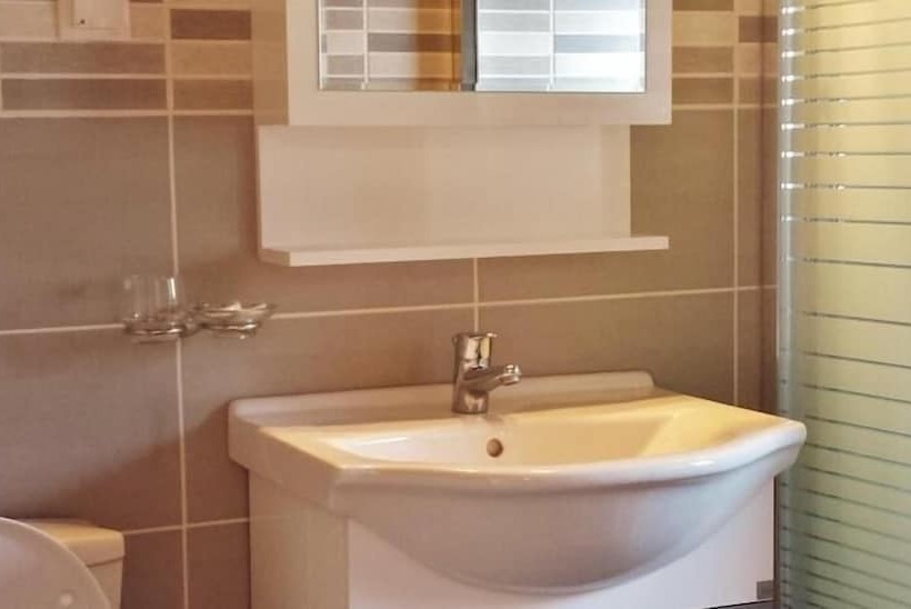 هتل Mesogeios 2000