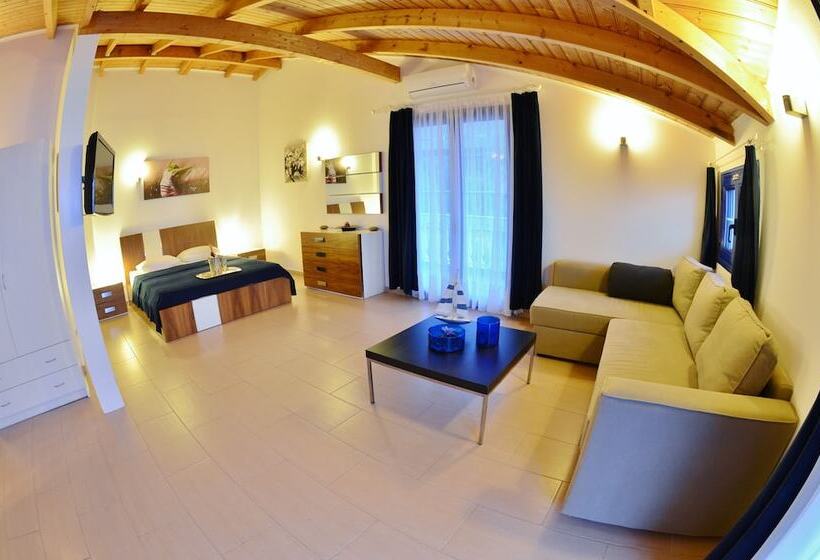 هتل Mesogeios 2000