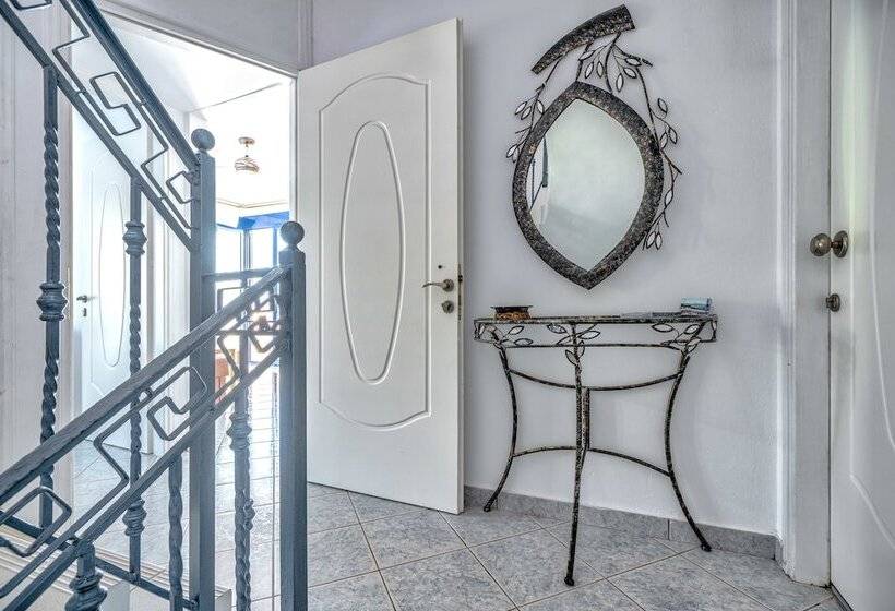 هتل Mesogeios 2000