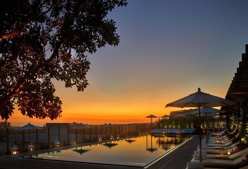 هتل The West Hollywood Edition