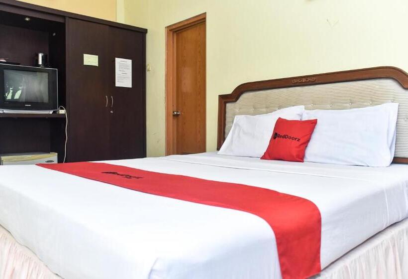 Пансион Reddoorz Plus @ Tirta Kencana