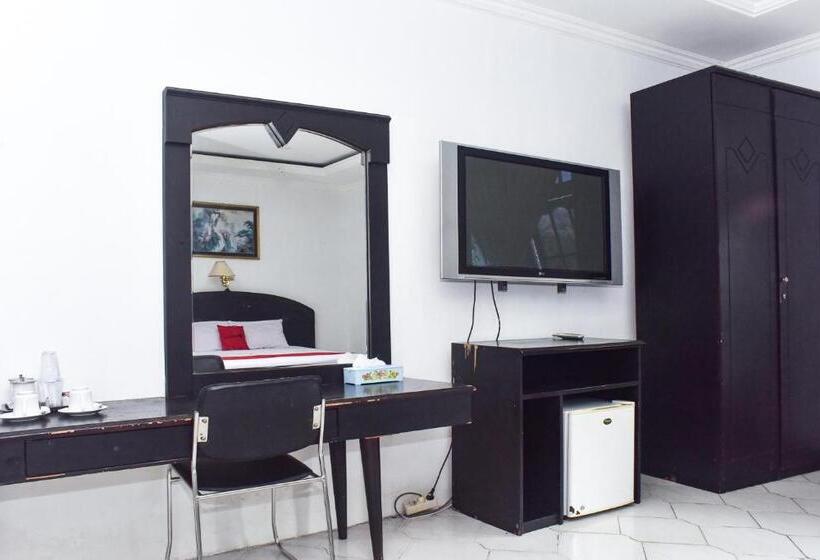 Пансион Reddoorz Plus @ Tirta Kencana