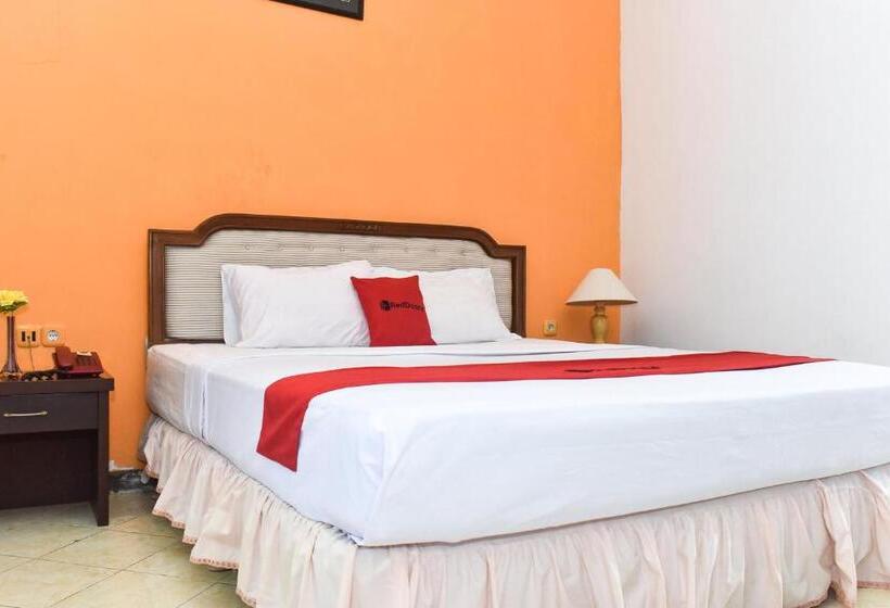 Пансион Reddoorz Plus @ Tirta Kencana