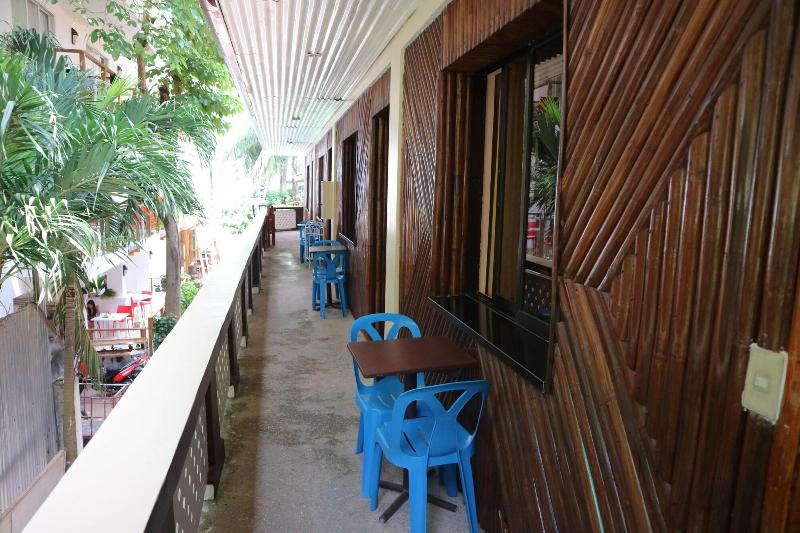 تختخواب و صبحانه Blue Coral Resort Boracay
