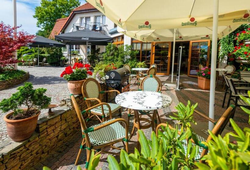 هتل Dworek Morski Spa & Wellness