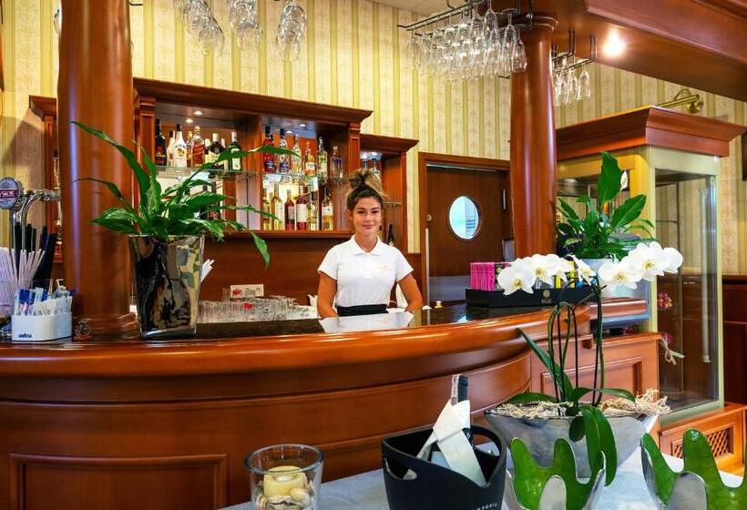 هتل Dworek Morski Spa & Wellness