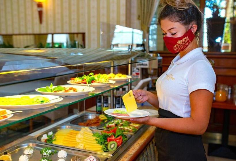 هتل Dworek Morski Spa & Wellness
