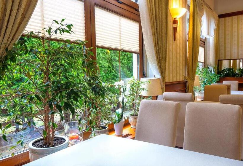 هتل Dworek Morski Spa & Wellness