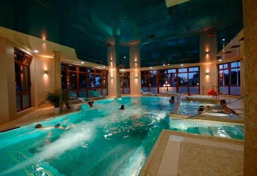 هتل Dworek Morski Spa & Wellness
