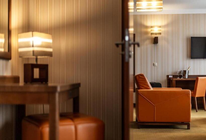 هتل Dworek Morski Spa & Wellness