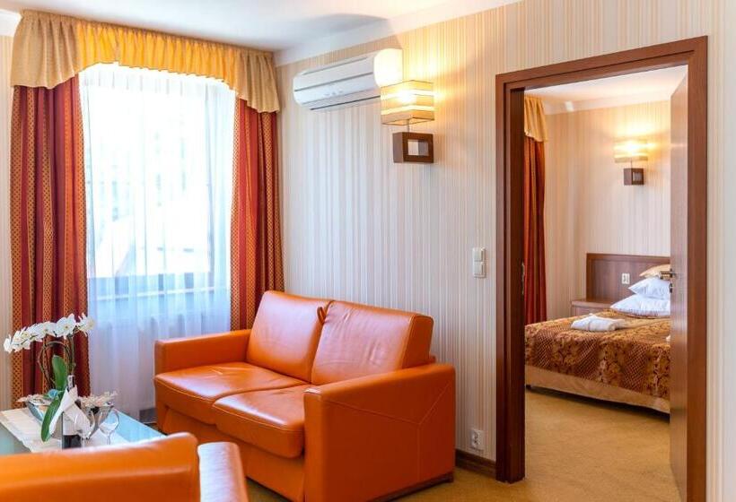 هتل Dworek Morski Spa & Wellness