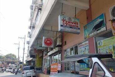 هتل Ekonumi Rooms At Benrosi Plaza