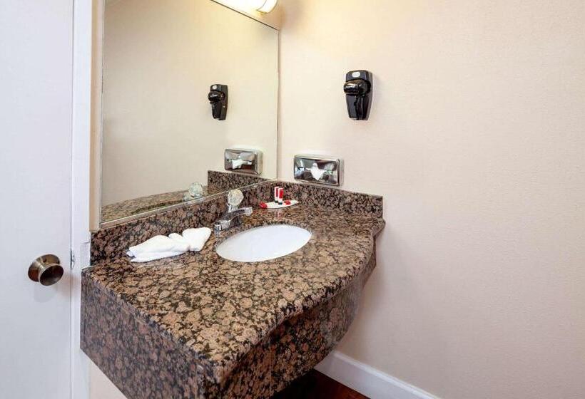 مُتل Travelodge By Wyndham Harbor City