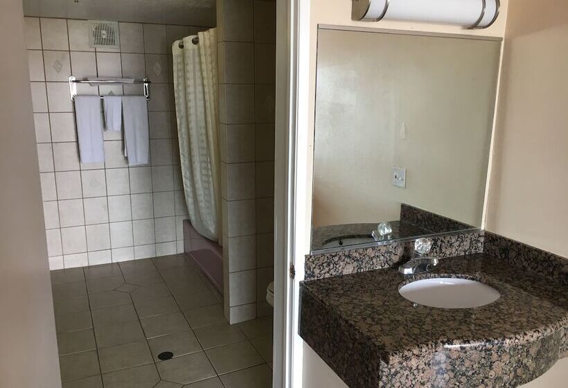 مُتل Travelodge By Wyndham Harbor City