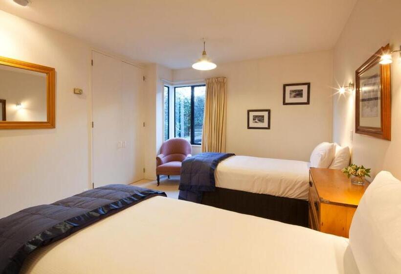 هتل Apartments At Spinnaker Bay