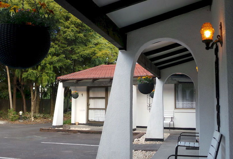 Papakura Motor Lodge & Motel