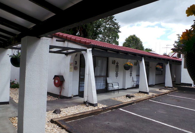 Papakura Motor Lodge & Motel