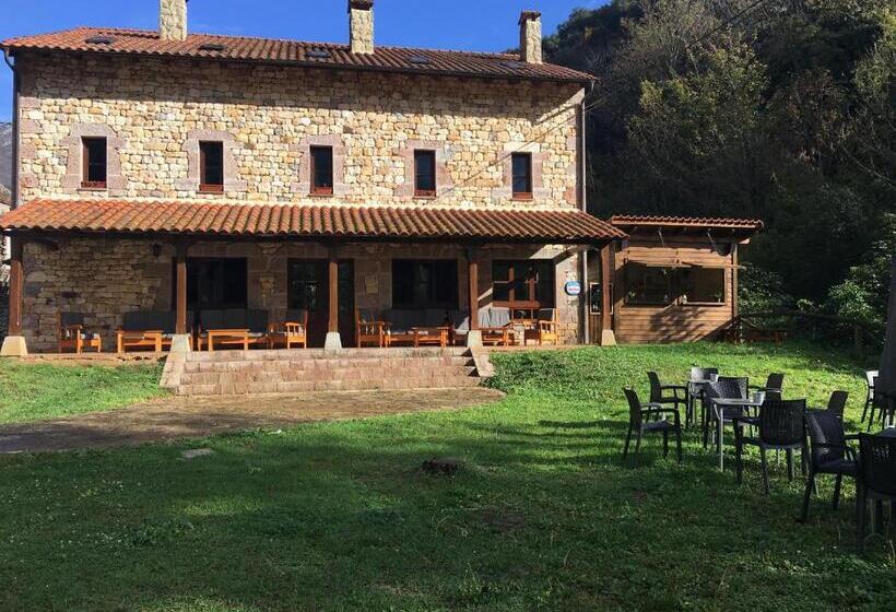 Albergue Cabrales   Hostel