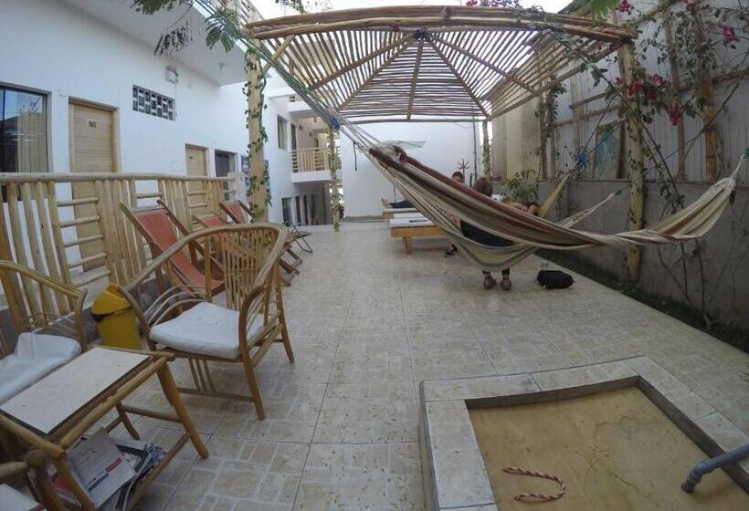 هاستل Paracas Backpackers House