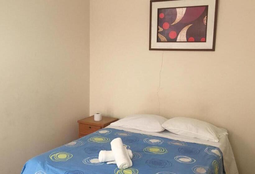 هاستل Paracas Backpackers House