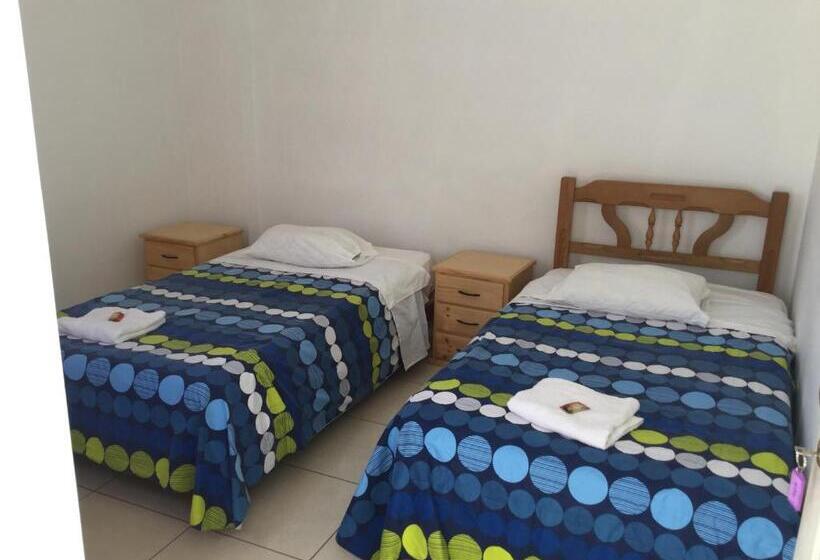 هاستل Paracas Backpackers House