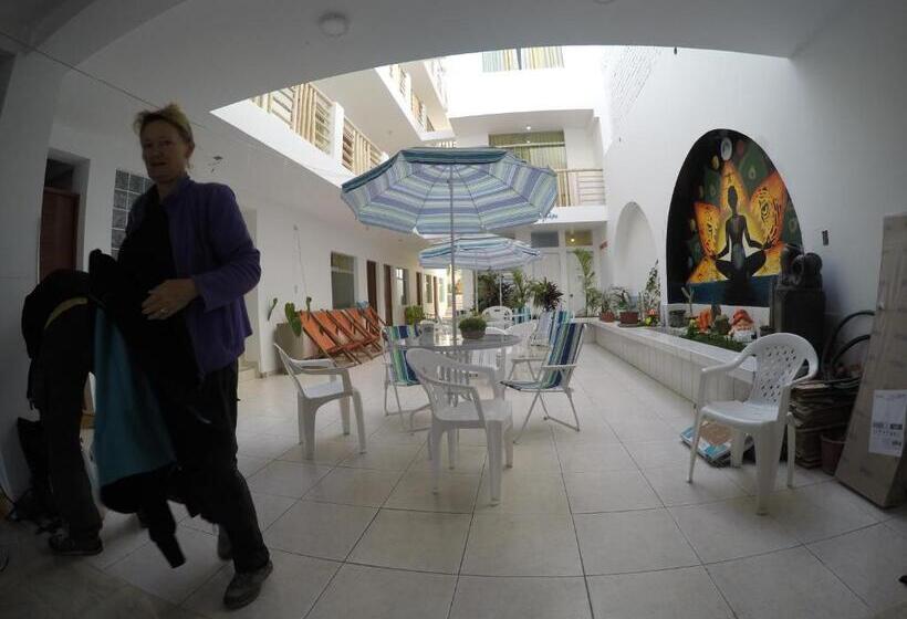 هاستل Paracas Backpackers House
