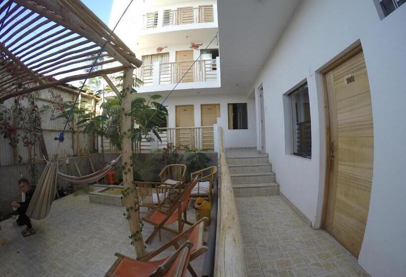هاستل Paracas Backpackers House
