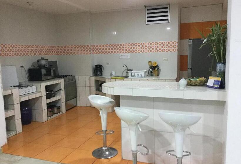 هاستل Paracas Backpackers House