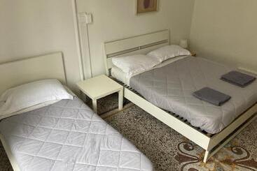 تختخواب و صبحانه Guest House Roma