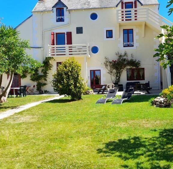 مبيت وإفطار Les Hortensias Gr 34   Chambres D Hôtes