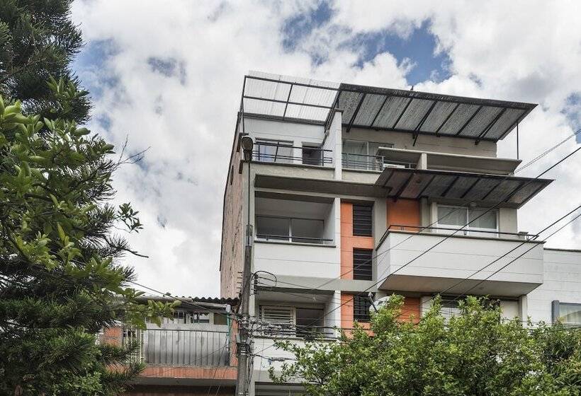 هتل Poblado Guest House