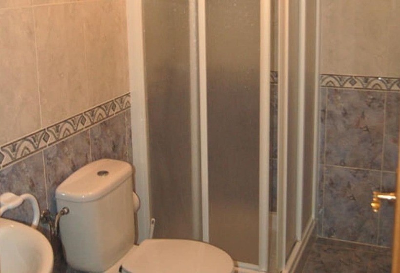 Albergue La Torre   Hostel