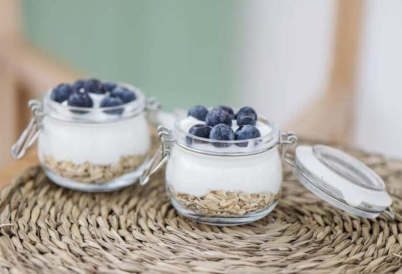 تختخواب و صبحانه Curolla Petit
